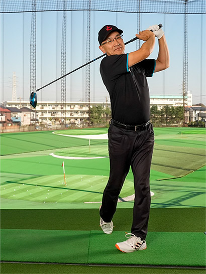 腕力に依存しないのが本当のマン振り。これならフィニッシュもキレイに決まる。